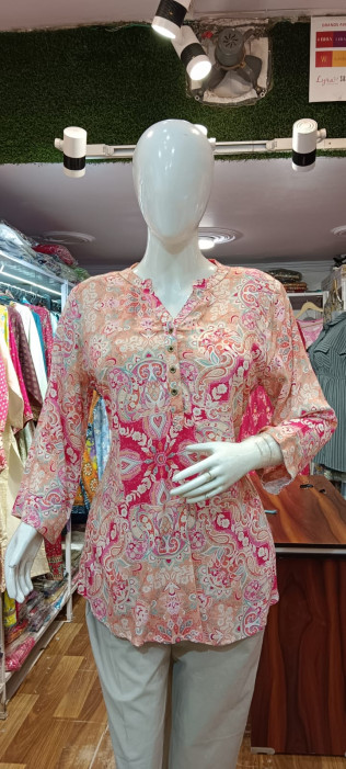 Pinky Women Kurti